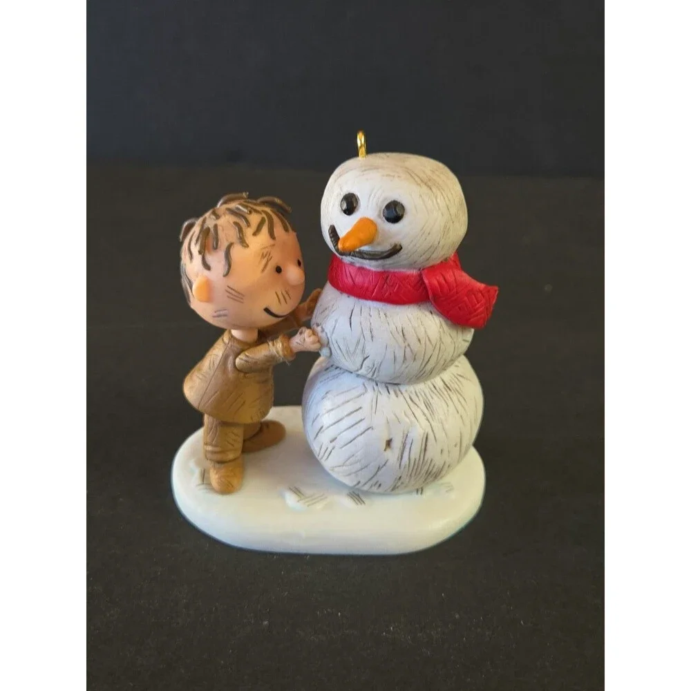 2013 Hallmark “Pigpen Builds A Snowman” The Peanuts Gang Christmas Ornament